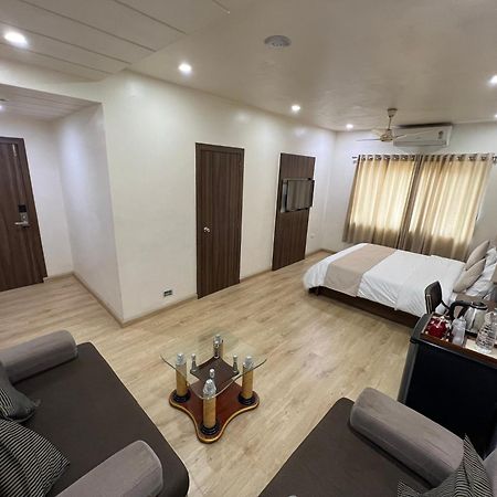 Hotel The Evergrand Palace Rajkot Exterior foto
