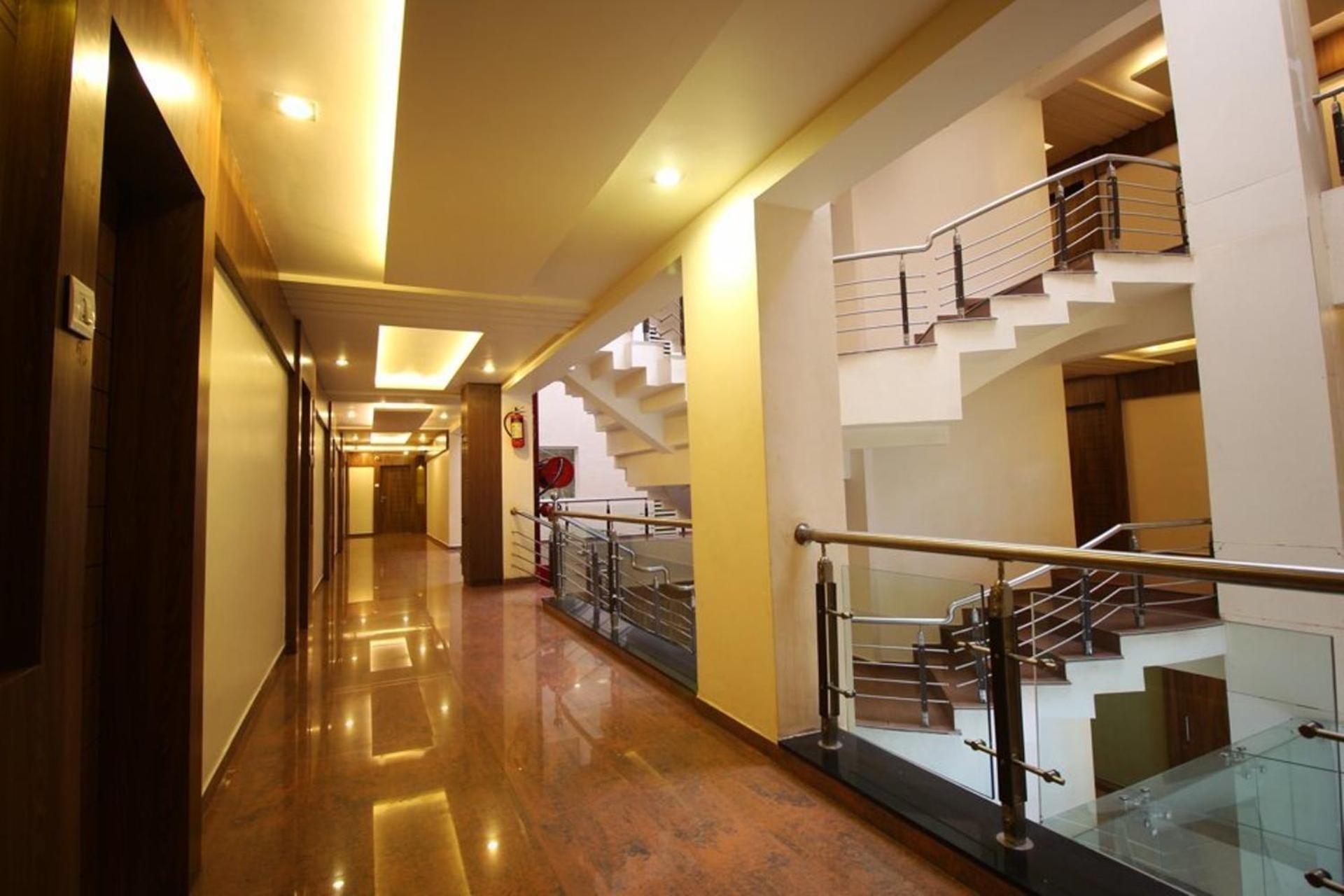 Hotel The Evergrand Palace Rajkot Exterior foto